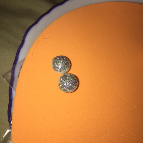 Silver button earrings - Picture 1 of 4